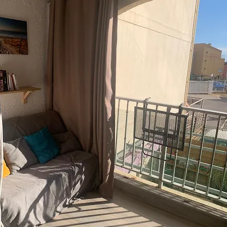 200m Du Mole Vue Apartment